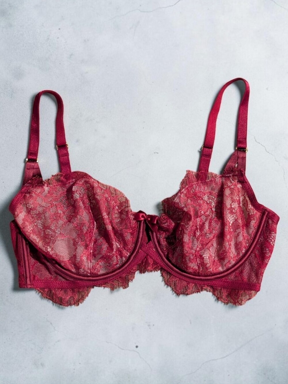 Like New! Victoria's Secret Very Sexy Lace Underwire Unlined Bra, Deep Berry